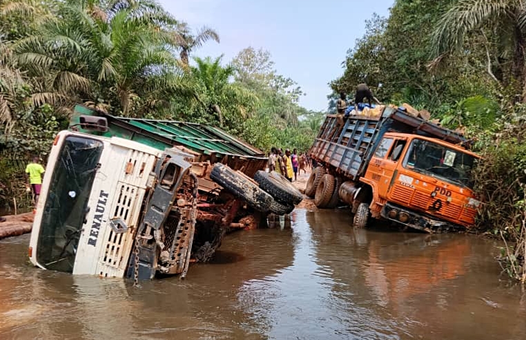 Sud-ubangi : la rn6 libenge-zongo-gemena-akula coupée par les eaux, les usagers lancent un sos